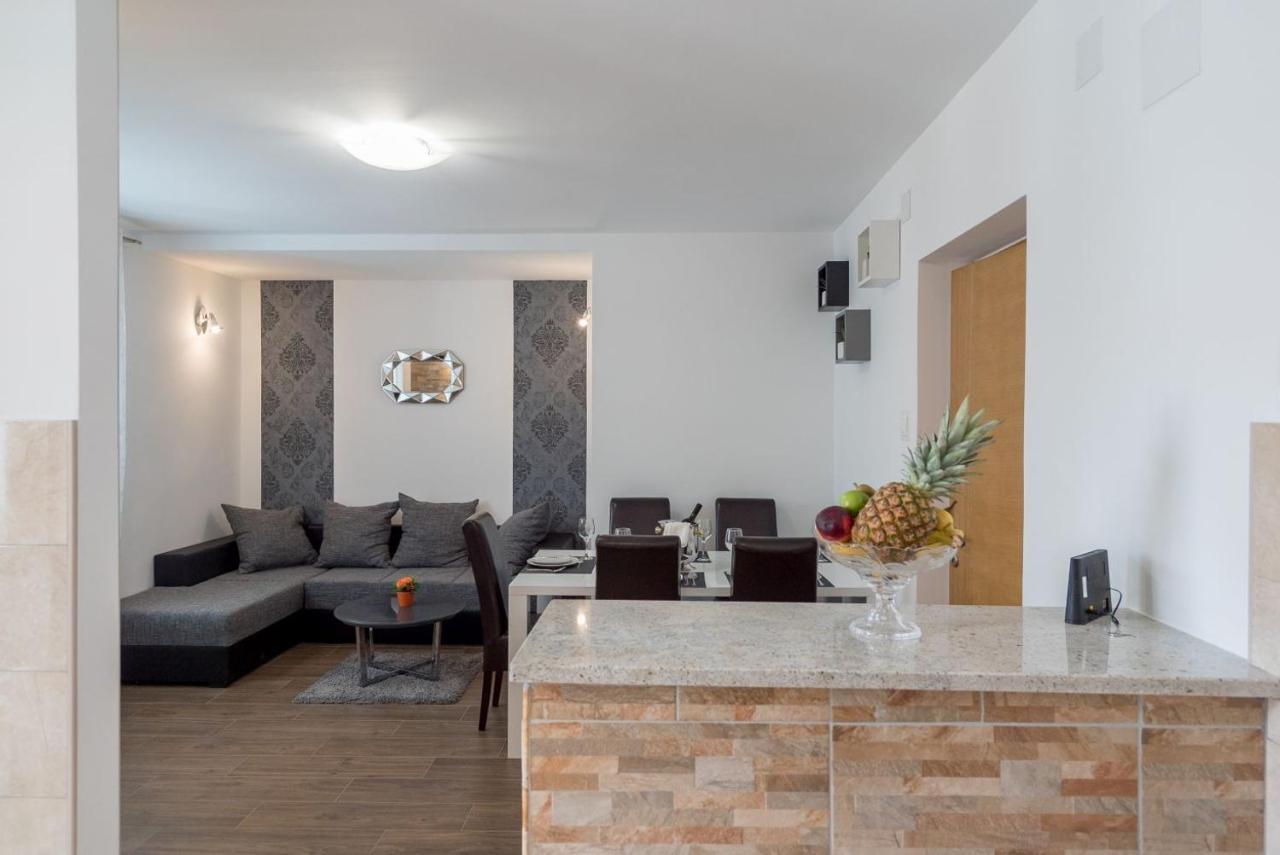 Apartment Anteo Free Parking สปลิท ภายนอก รูปภาพ