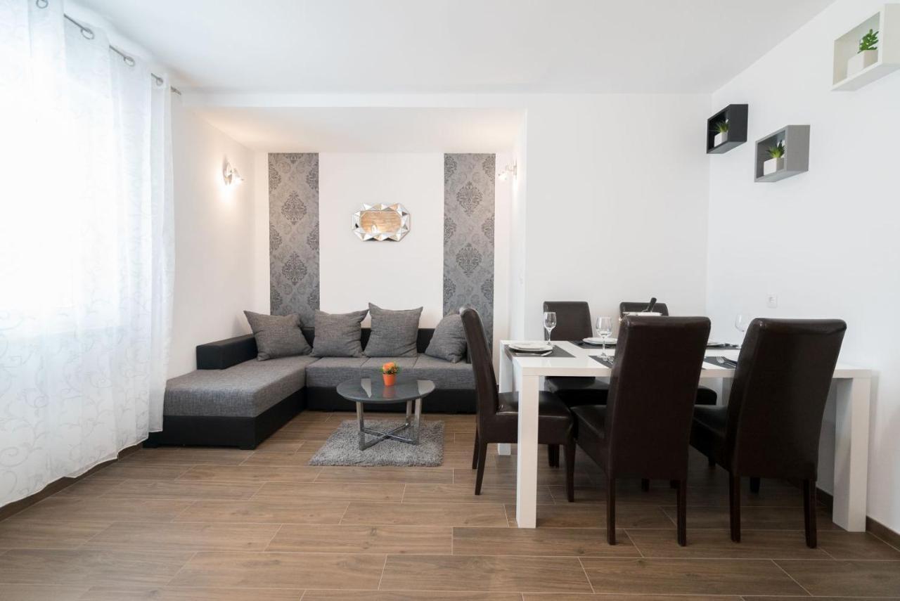 Apartment Anteo Free Parking สปลิท ภายนอก รูปภาพ