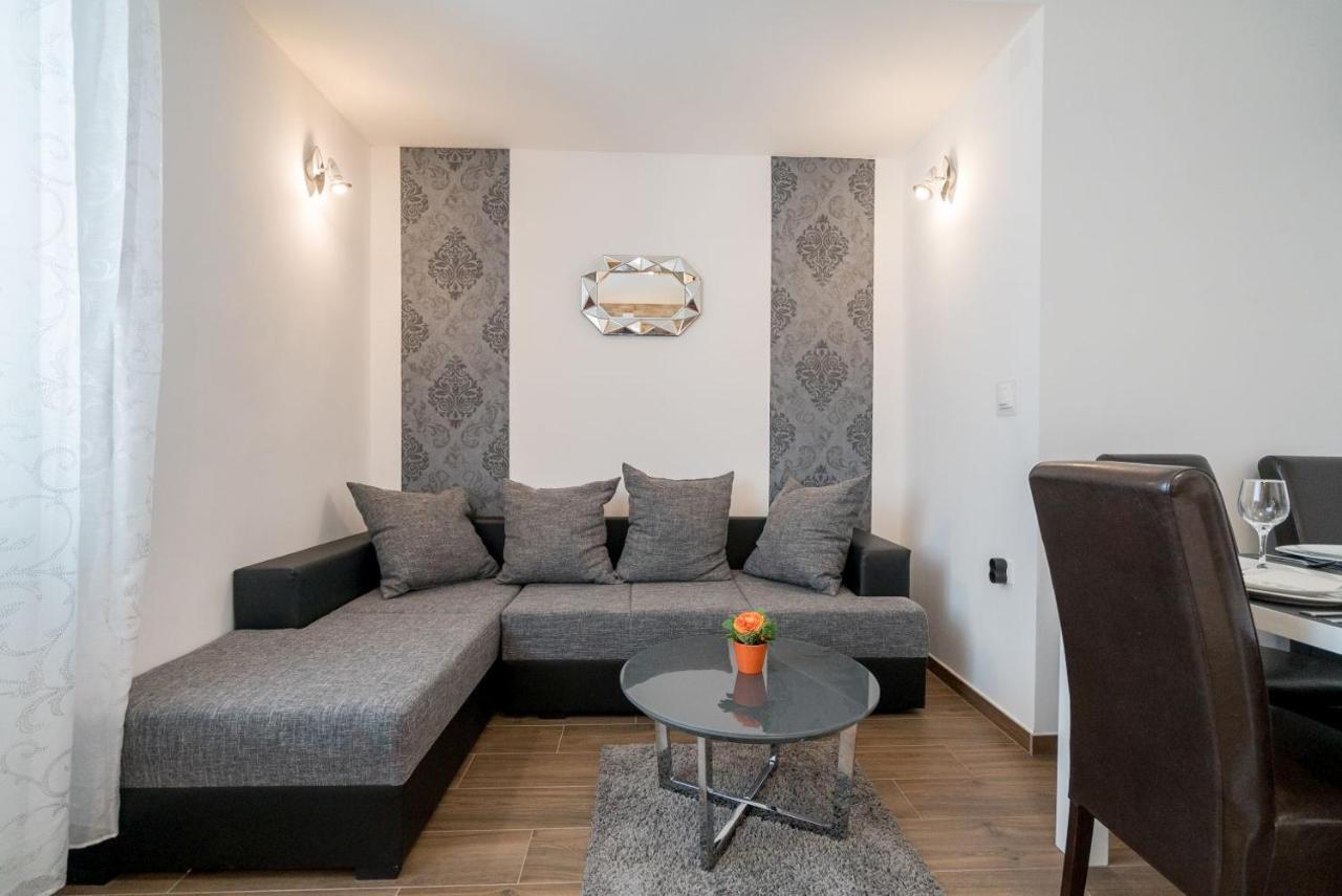 Apartment Anteo Free Parking สปลิท ภายนอก รูปภาพ