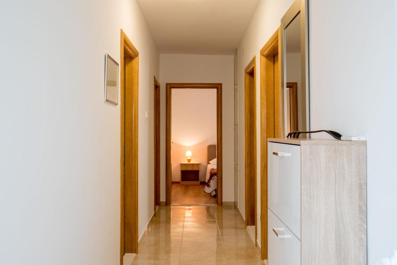 Apartment Anteo Free Parking สปลิท ภายนอก รูปภาพ