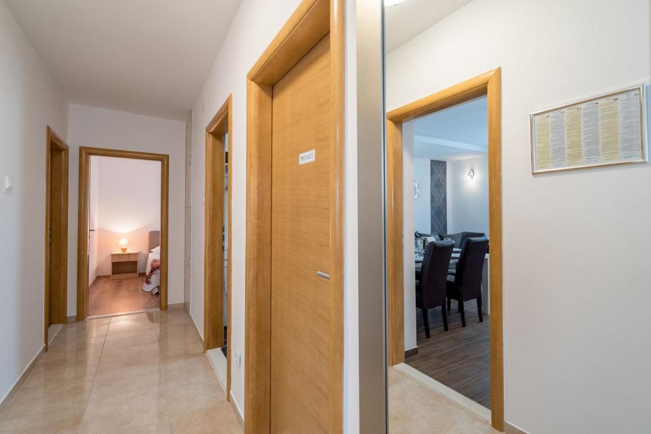 Apartment Anteo Free Parking สปลิท ภายนอก รูปภาพ