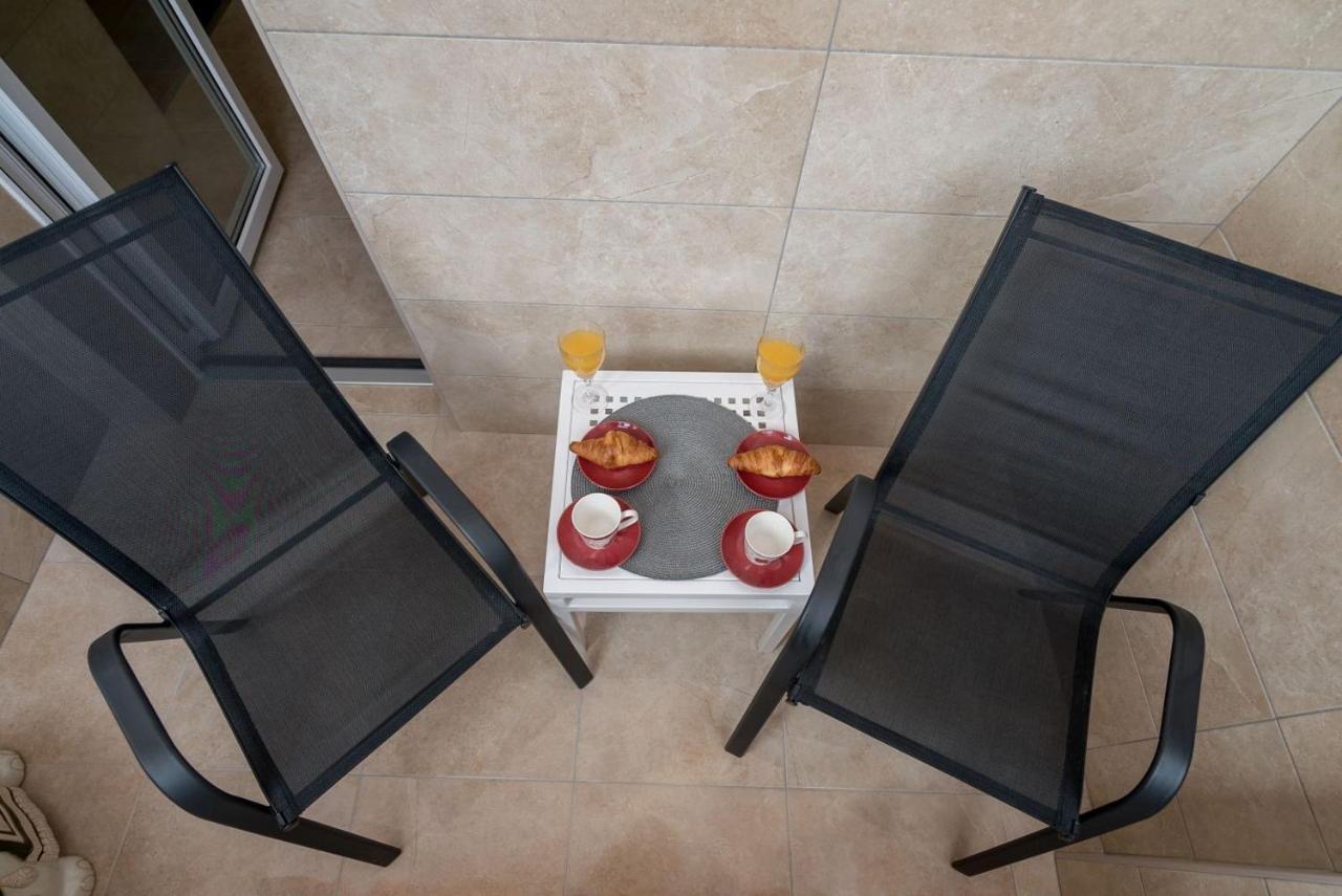 Apartment Anteo Free Parking สปลิท ภายนอก รูปภาพ